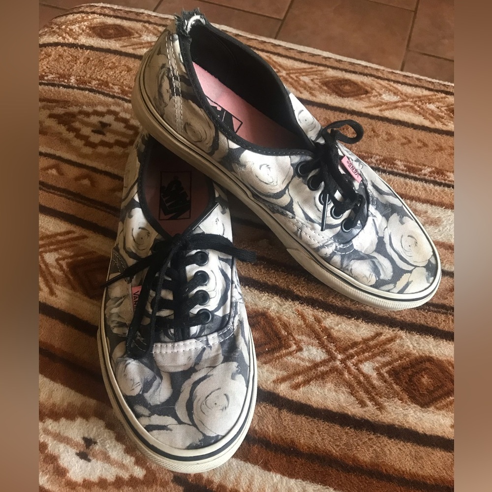 Floral vans - Picture 2 of 7